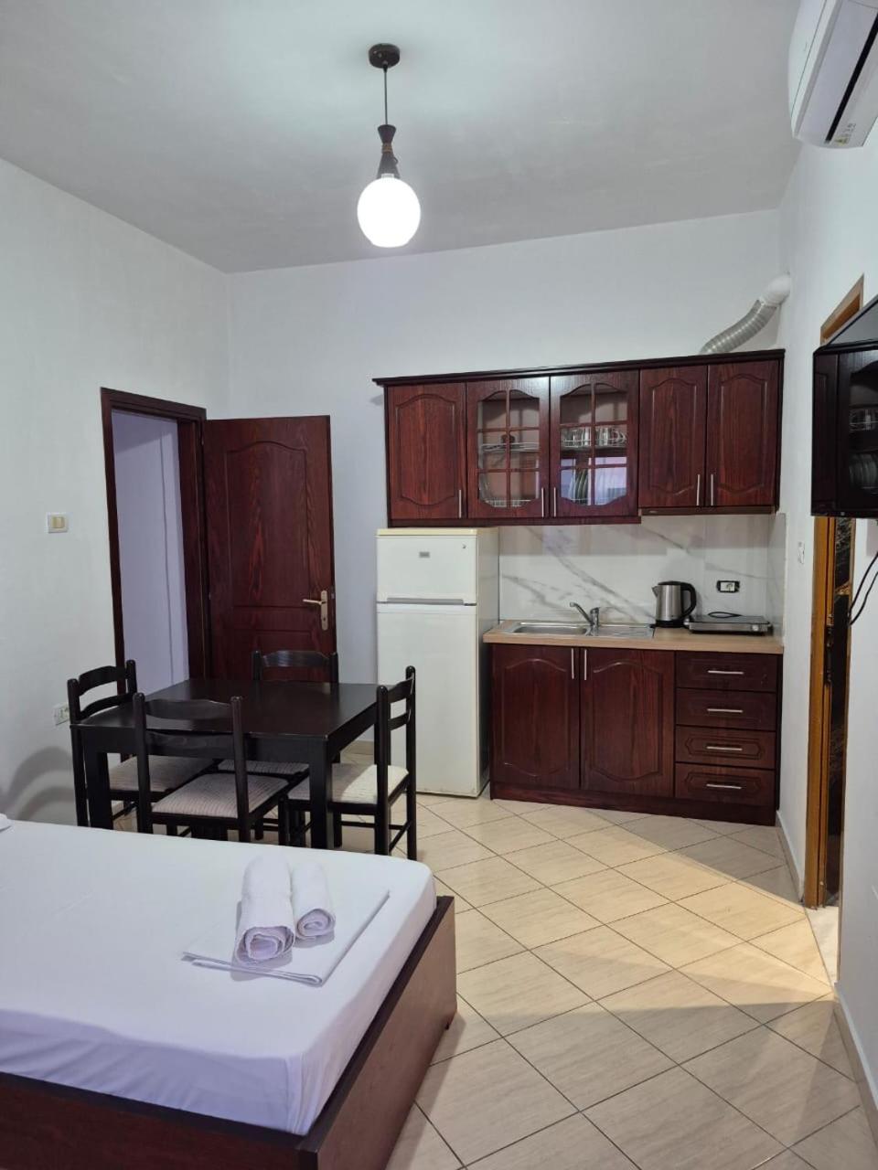 Vita Apartment - Spacious Garden And Balcony 5 Min To Beach & Center Ksamil Exterior foto